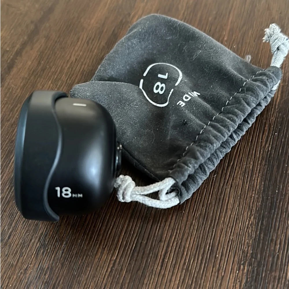 Moment wide angle lens iPhone attachment